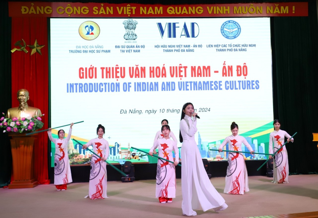 Introduce Vietnamese - Indian Culture To Da Nang Students