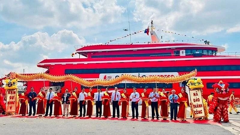 Representatives from agencies and companies at the launching ceremony of the high-speed boat service linking HCM City and Con Dao island. (Photo: plo.vn)