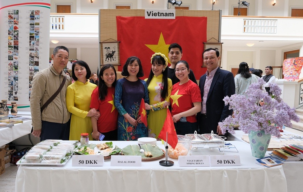 Vietnamese Embassy in Copenhagen Takes Part in Diplomatic Bazaar 2024