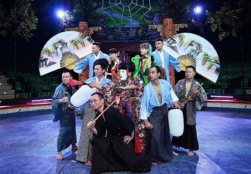 Japanese Ninjas Debut in Vietnam Circus Performance