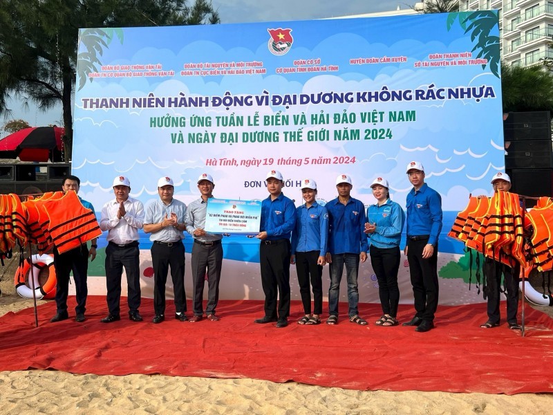 Ha Tinh Province Launches Sea and Island Week