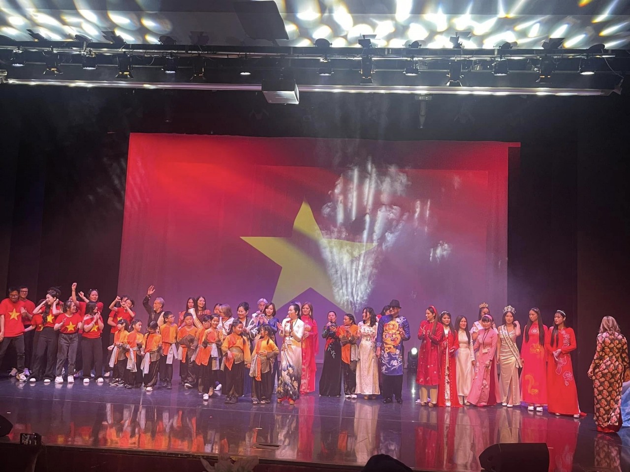 2024 Vietnam Cultural Show London Gathers Over 100 Artists