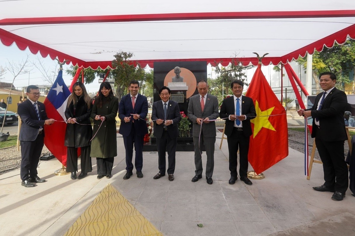 Ho Chi Minh Park in Chile's Capital Completes Its Renovation