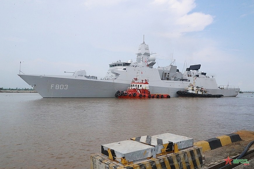HNLMS Tromp (F803) of the Royal Netherlands Navy calls at Chua Ve port of Hai Phong city, beginning a goodwill visit to Vietnam. (Photo: PANO)