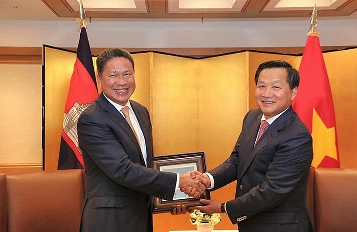Cambodian Deputy Prime Minister Sun Chanthol (L) shakes hands with his Vietnamese counterpart Le Minh Khai at their meeting on the sidelines of the 29th Future of Asia Forum in Tokyo, Japan, May 23, ,2024. Photo: Phnom Penh Post