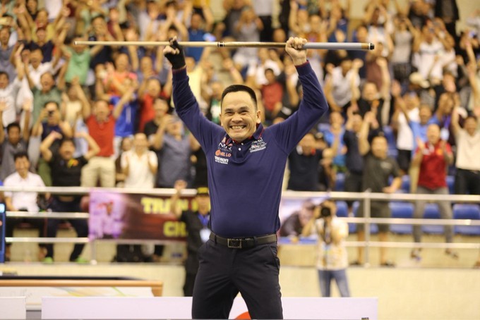 The joy of billiards player Tran Duc Minh after winning the final match
