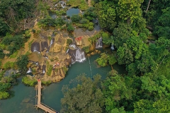 Discover Alluring Mo Minh Hoa Waterfall For A Fresh Summer In Quang Binh
