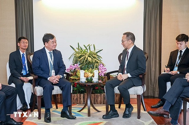 Deputy Minister Hoang Xuan Chien at the meeting with Permanent Secretary of the Singaporean Ministry of National Defense Chan Heng Kee. Photo: VNA