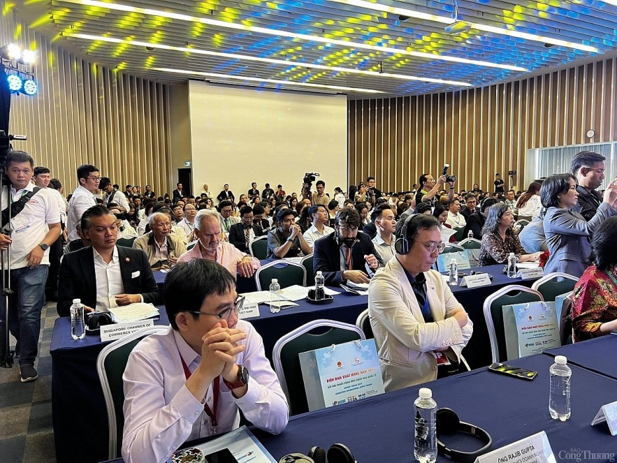Representatives of many of the world's leading retailers and wholesalers attend the expo (Photo: congthuong.vn)