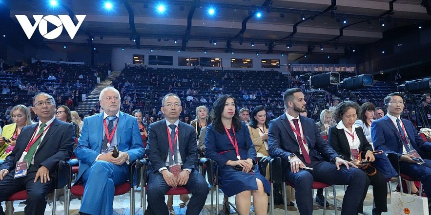 The Vietnamese delegation at the forum. Photo: VOV