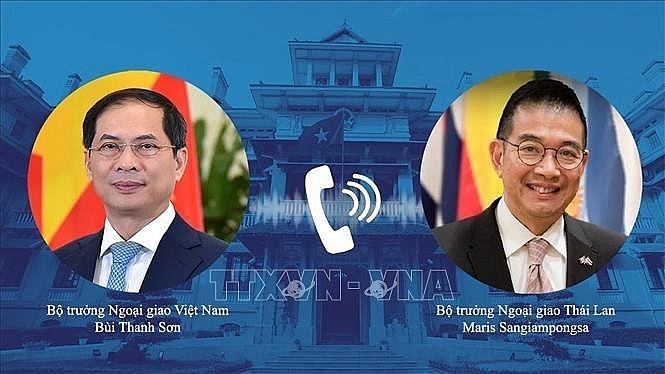 Minister of Foreign Affairs Bui Thanh Son and his Thai counterpart Maris Sangiampongsa hold phone talks on June 7. (Source: VNA)