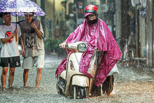 Vietnam’s Weather Forecast (June 11): Heavy Rain And Thunderstorms Continue In The Northern Region