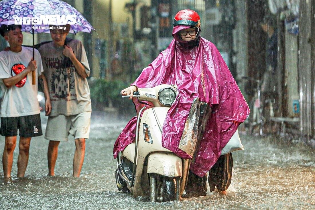 Vietnam’s Weather Forecast (June 11): Heavy Rain And Thunderstorms Continue In The Northern Region