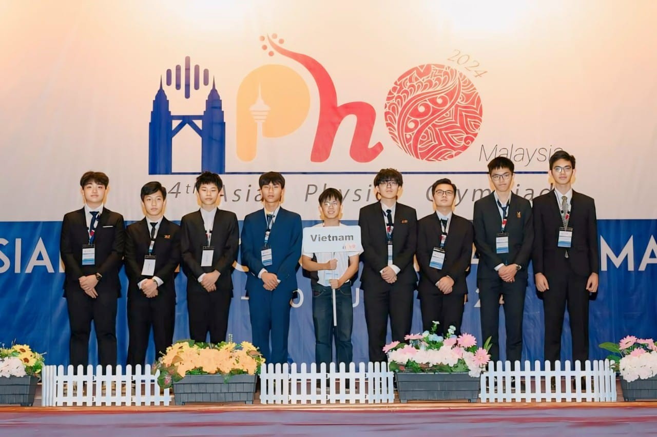 Vietnamese Students Earn 8 Medals at Asian Physics Olympiad