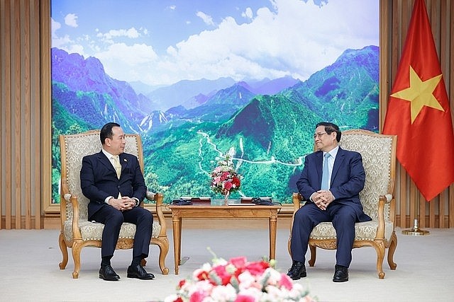 PM Pham Minh Chinh (R) hosts Cambodian Minister of Inspection Huot Hak (Photo: VGP)