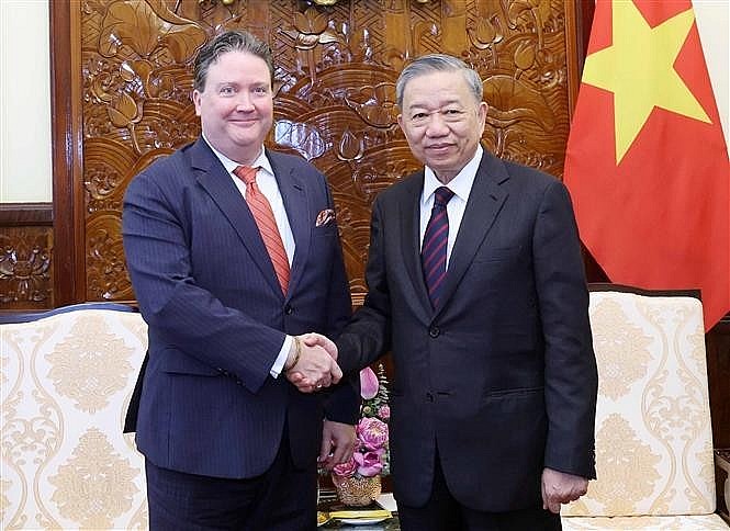 President To Lam (right) and US Ambassador to Vietnam Marc Evans Knapper. (Photo: VNA)