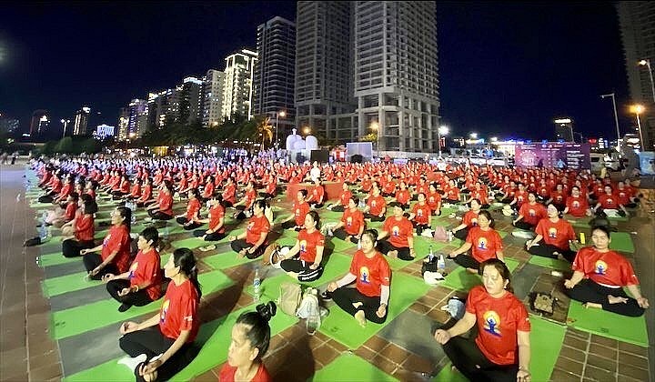 Da Nang Marks International Day of Yoga with Mass Performance