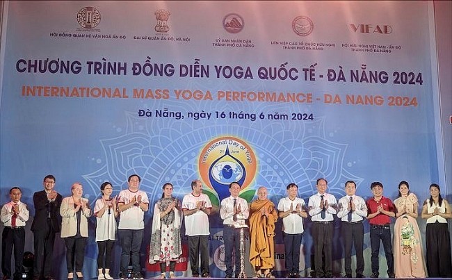 Da Nang Marks International Day of Yoga with Mass Performance