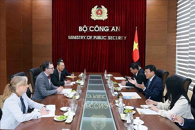 At the working session between Lieutenant General and Minister of Public Security Luong Tam Quang and the delegation from the Information Technology Industry Council. (Photo:VNA)