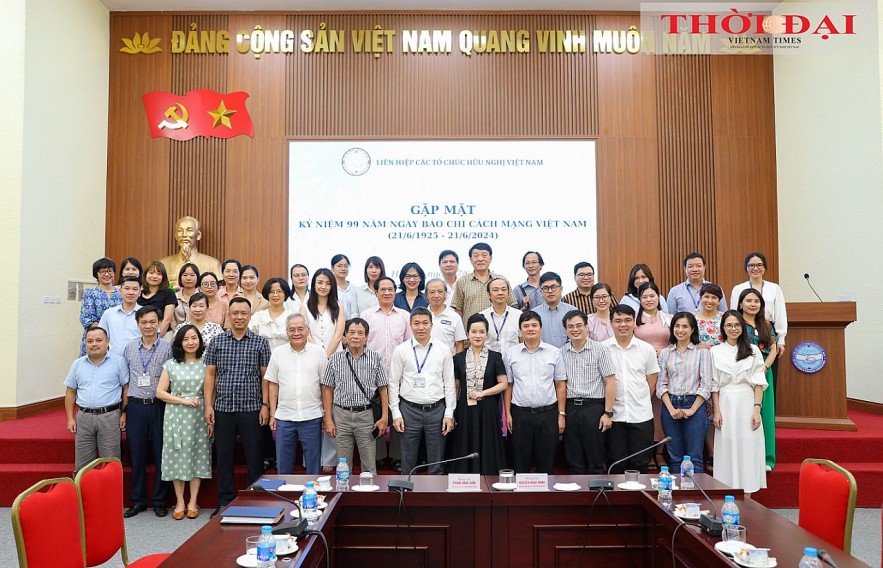 Viet Nam Union of Friendship Organizations Meets with Press Agencies