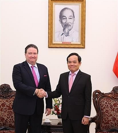 Deputy PM Tran Luu Quang (right) receives US Ambassador to Vietnam Marc Evans Knapper in Hanoi on June 18. (Photo: VNA)