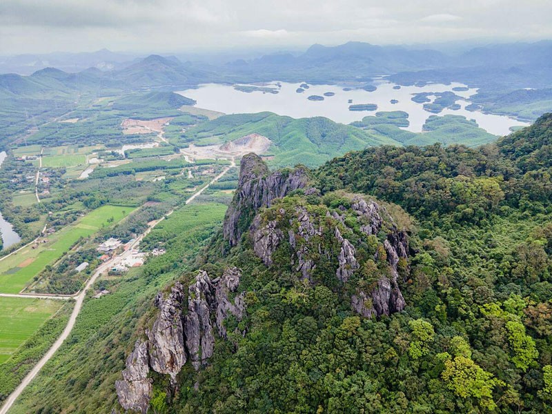 Admire The Majestic Scenery Of Da Deo Pass – Cha Noi Valley