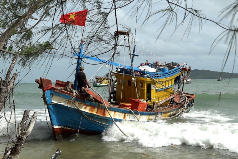 Navy Region 5 Promptly Rescued Fishermen's Boat in Distress