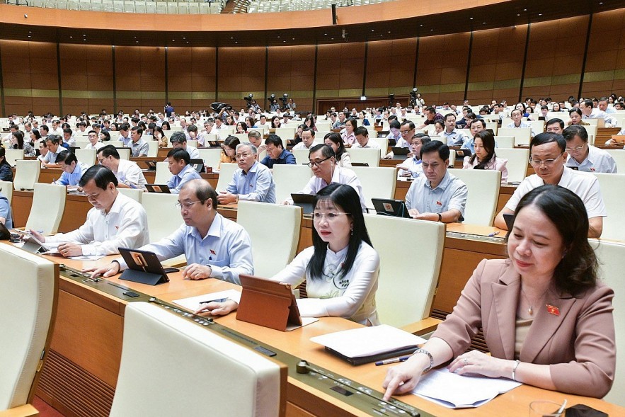 National Assembly deputies vote to pass the resolution. Photo: National Assembly