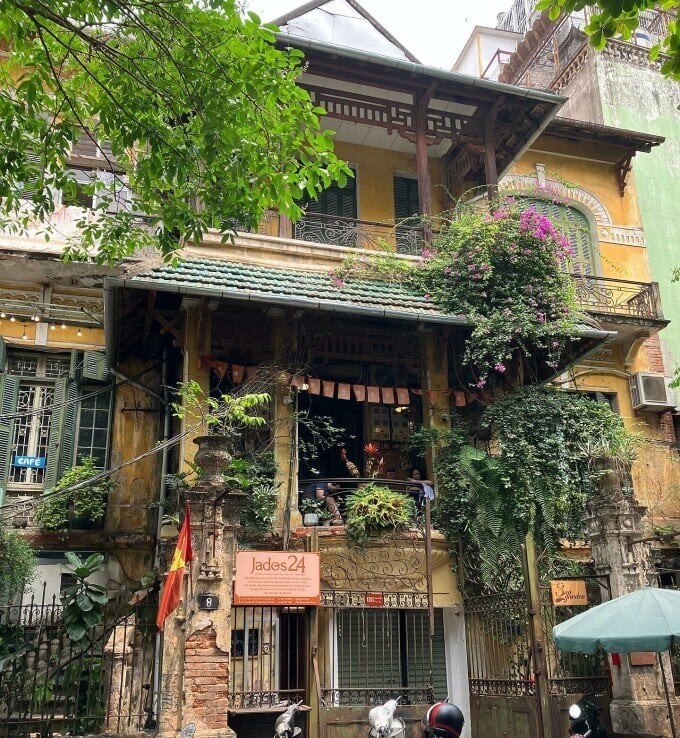 Visit The Unique Old Villa Cafes In Hanoi