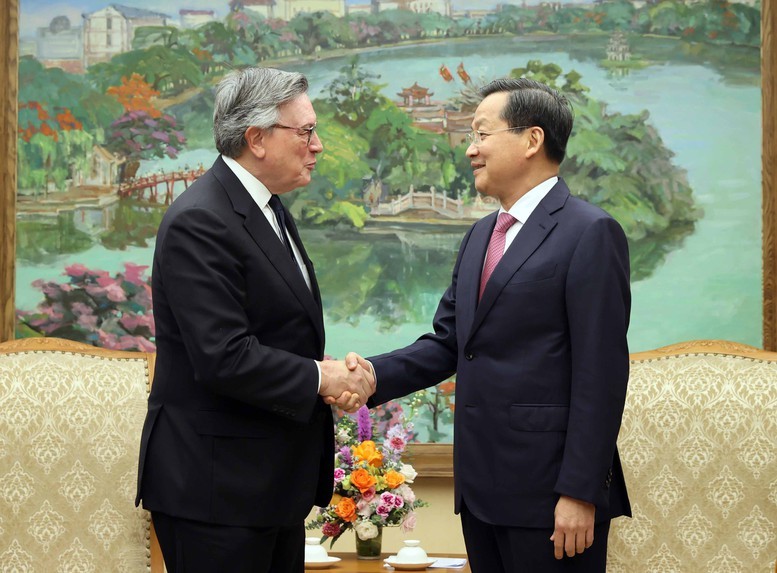 Chairman of Standard Chartered: Vietnam Achieves Significant Growth