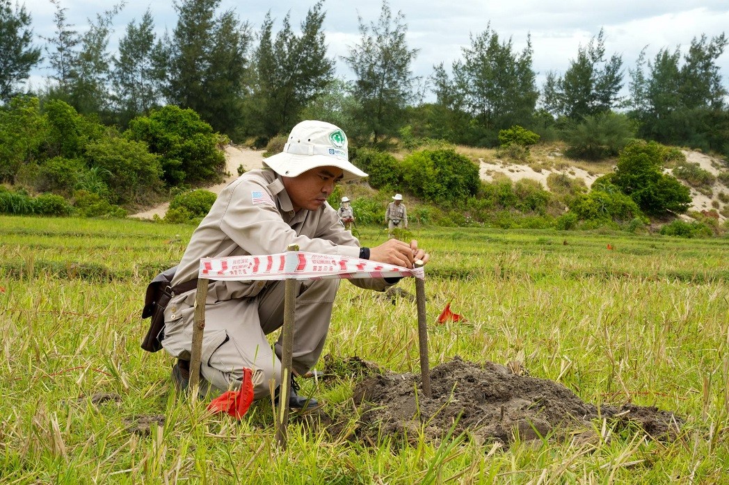 NPA/RENEW Work to Safely Release Vĩnh Linh's Land Back to Productive Use