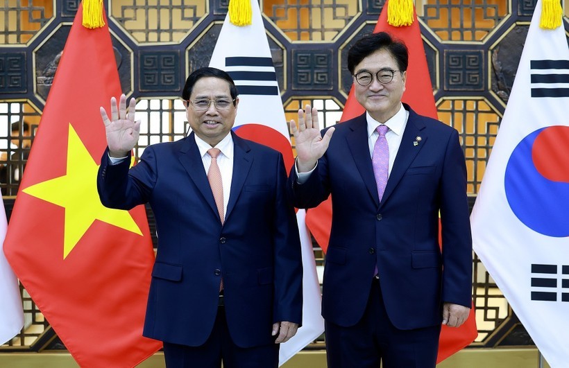 Vietnam News Today (Jul. 3): PM Pham Minh Chinh Meets With RoK NA Speaker