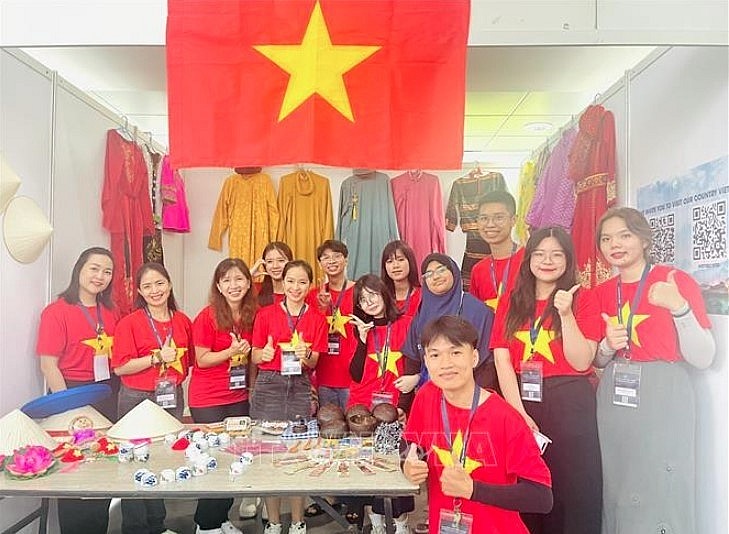 A Vietnamese booth at the 19th ASEAN and 9th ASEAN+3 Youth Cultural Forum (Photo: VNA)