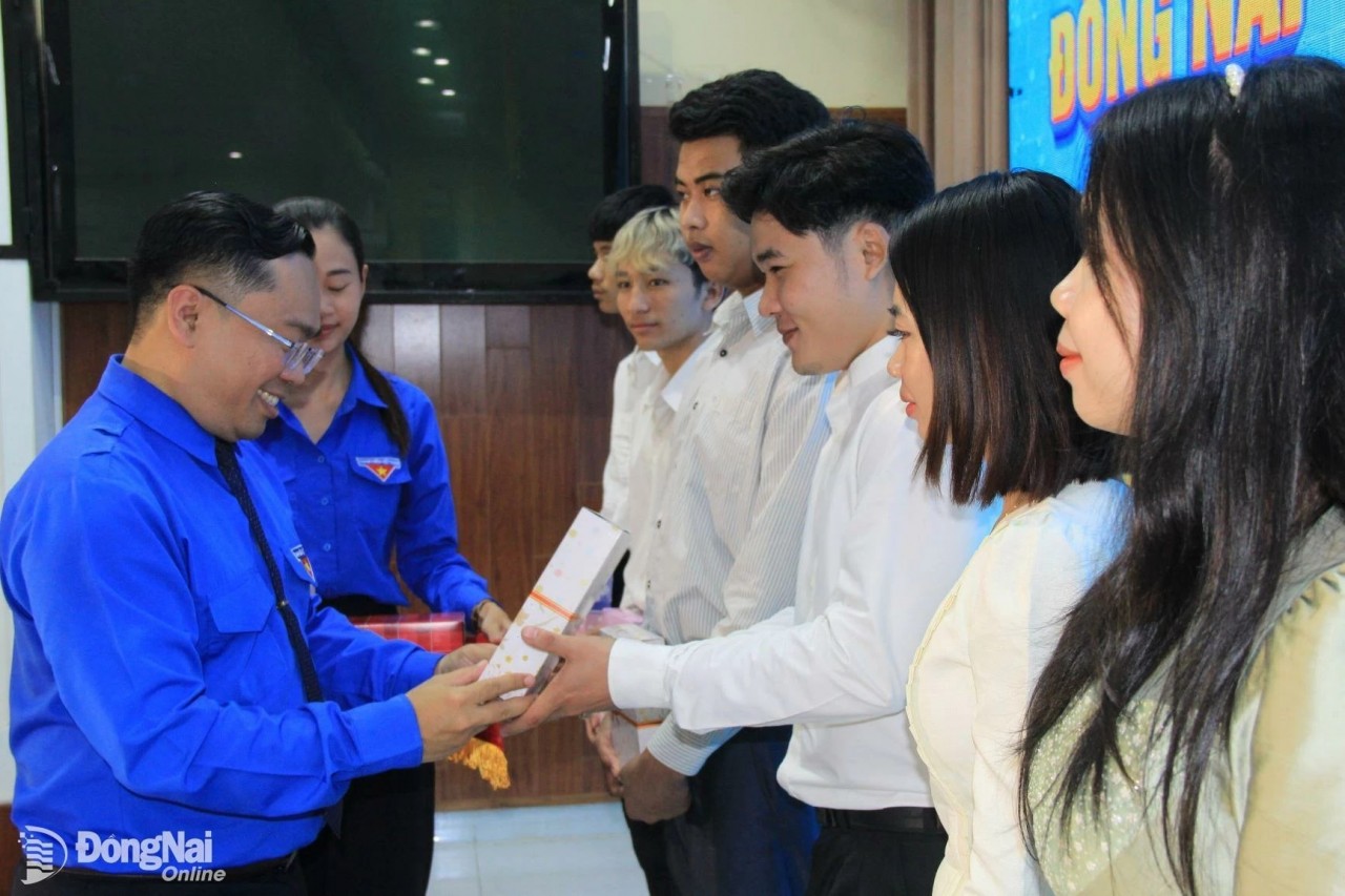 Strengthening Connection Between Dong Nai Youth & Laos Students