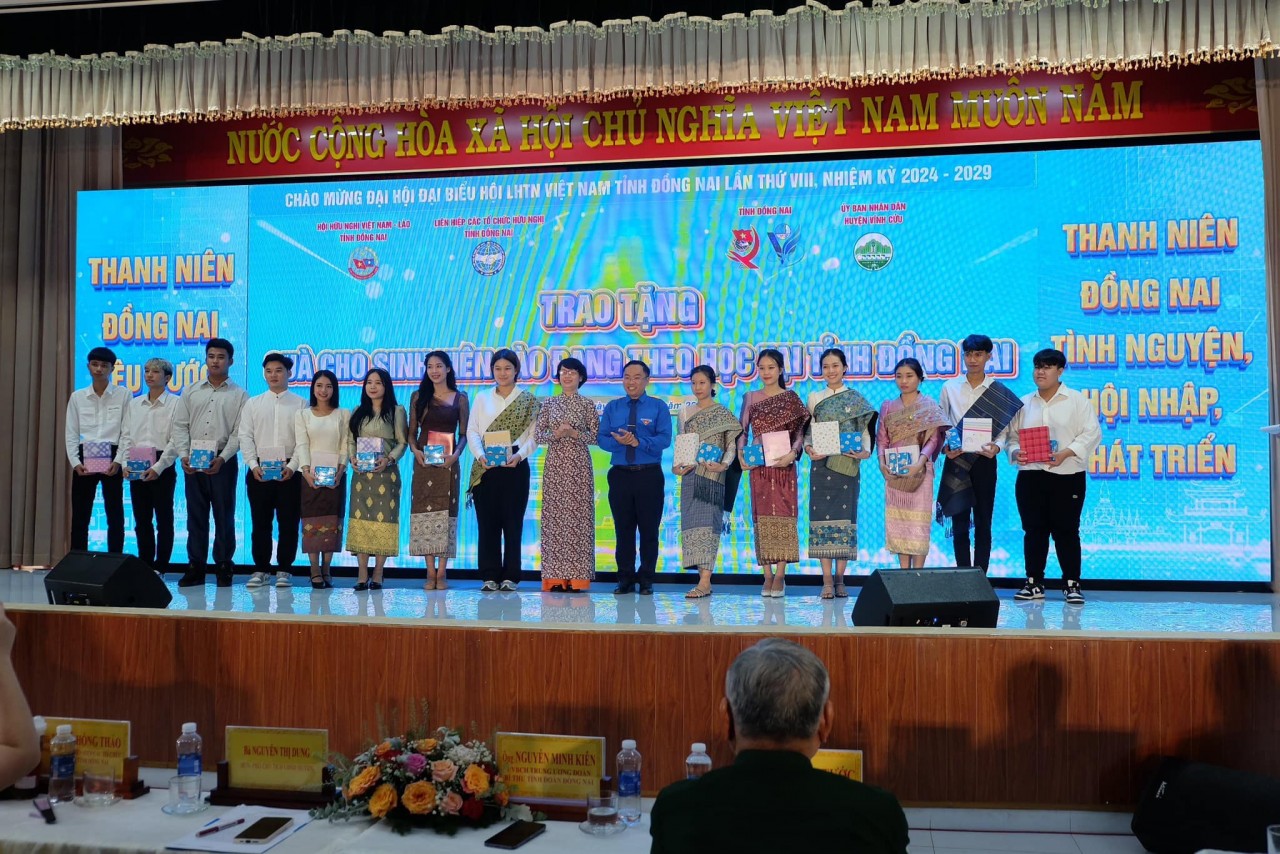 Dong Nai Youth Exchange with Lao Students