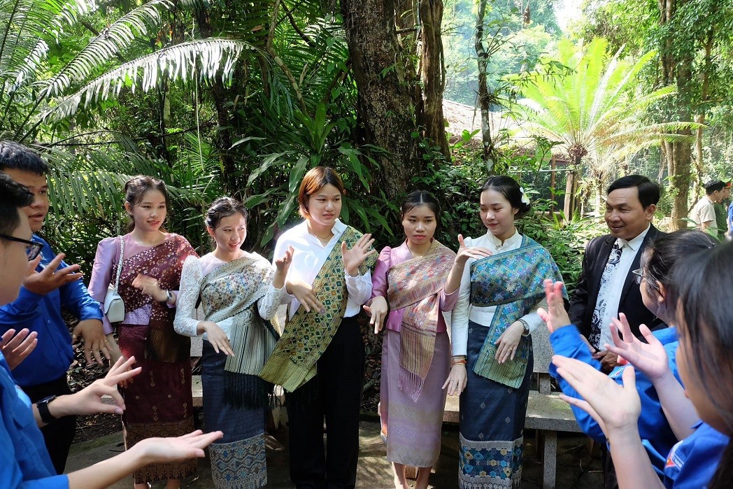 Dong Nai Youth Exchange with Lao Students