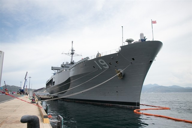  United States Navy’s 7th Fleet flagship USS Blue Ridge docked at Cam Ranh International Port, Khánh Hoà Province. — VNA/VNS Photo Đặng Tuấn