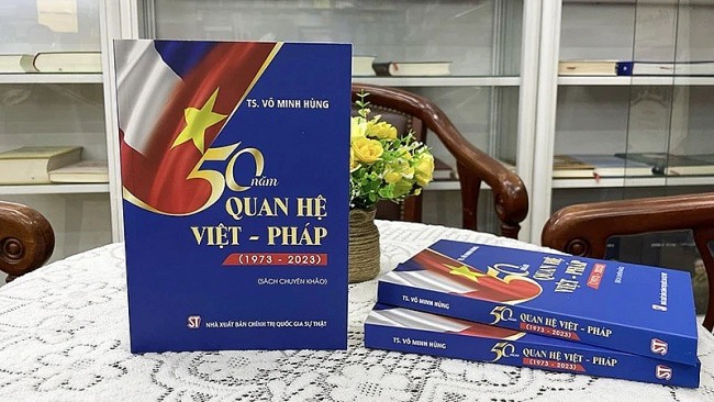 Vietnamese Professor Releases Handbook on Vietnam-France Relations