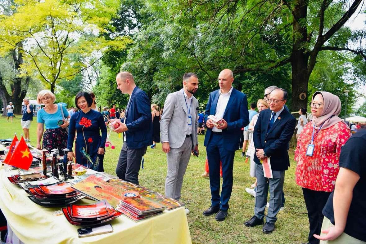 Visitors to the Vietnamese Culture Day event