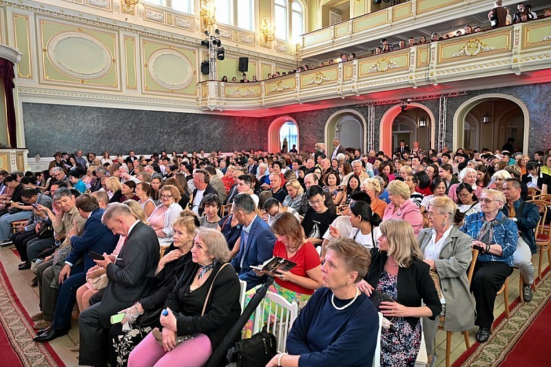 Russian Audience Gives Endless Applause to Vietnamese Artists