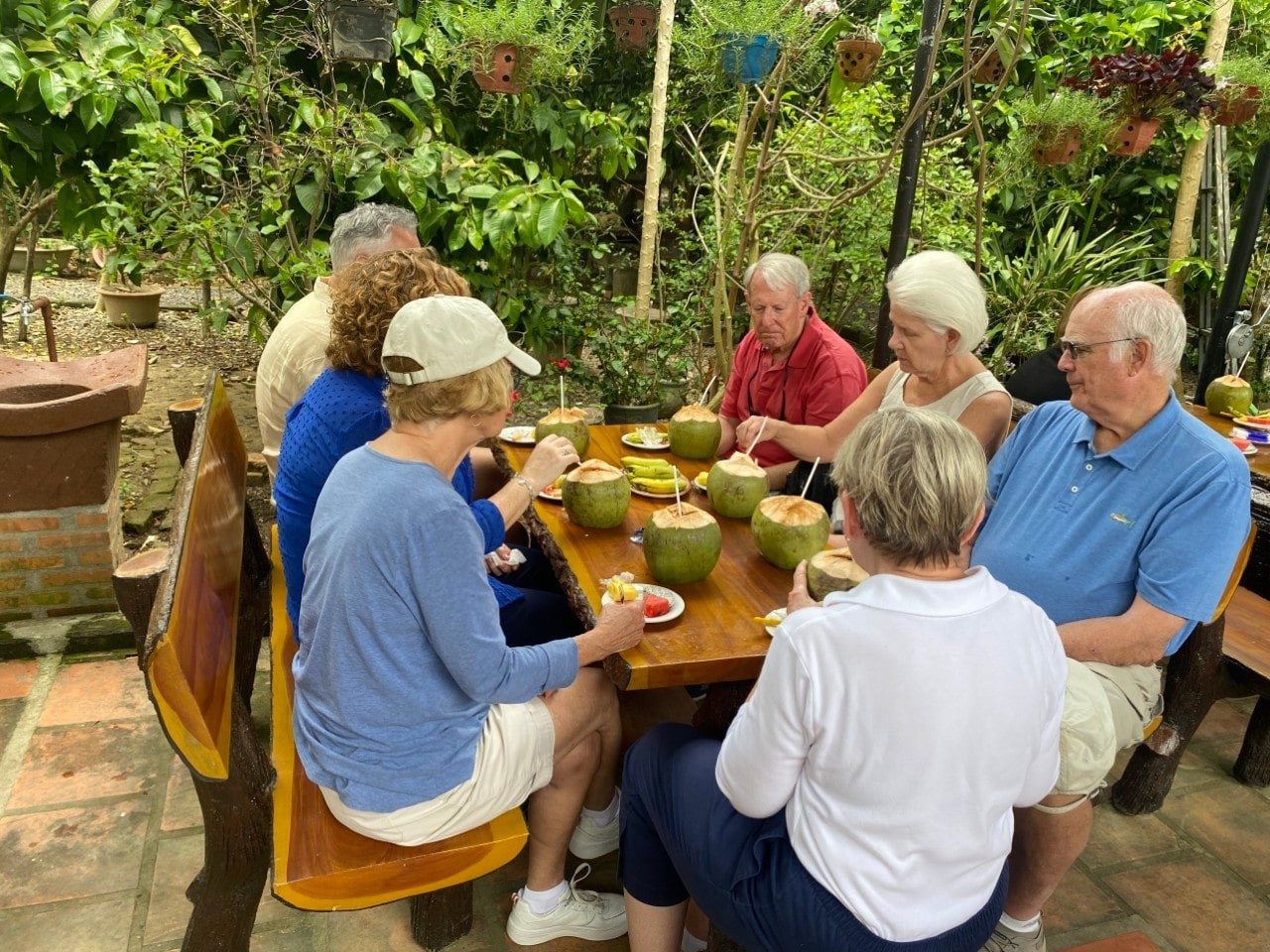 International Tourists Enjoy Pottery, Mat Weaving Experience In Khanh Hoa