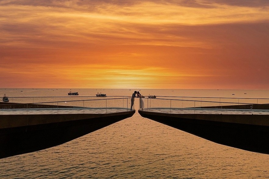 Kiss bridge in Phu Quoc at sunset. (Photo courtesy of Sun Group)