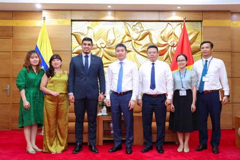 Delegates attending the reception. (Photo: Dinh Hoa) 