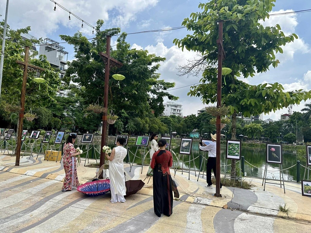 Eventful Hanoi Lotus Festival Started