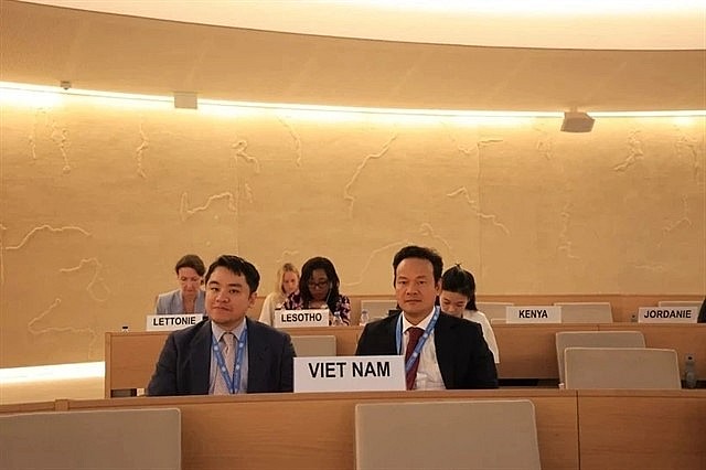 Ambassador Mai Phan Dũng (left), head of the Permanent Mission of Việt Nam to the United Nations, the World Trade Organization (WTO), and other international organisations in Geneva, Switzerland. Photo: VNA