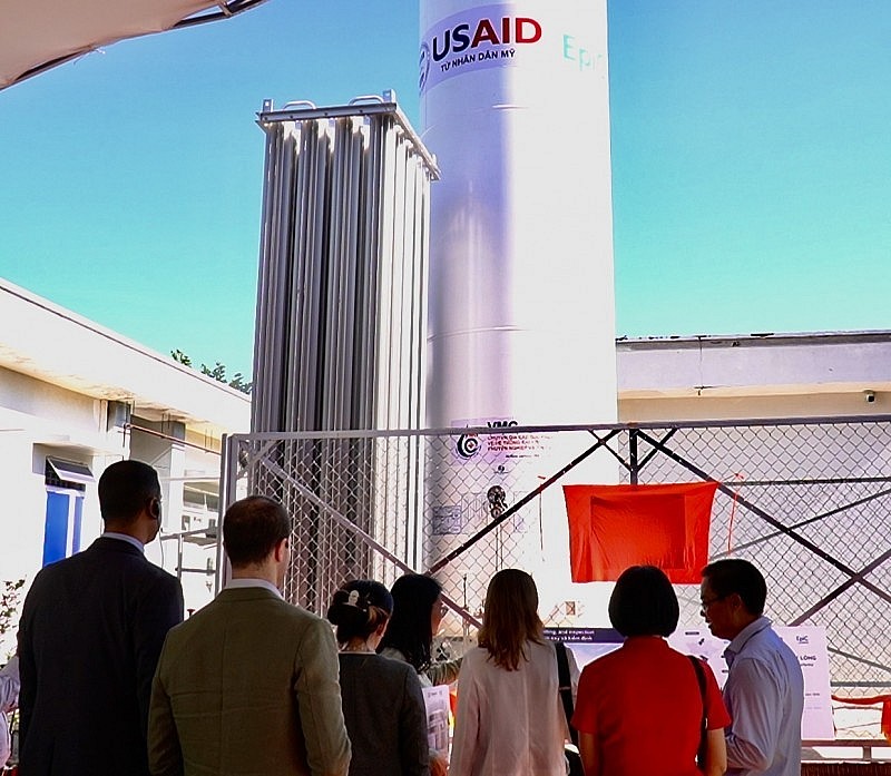 USAID Donates Liquid Oxygen Systems to Hospitals in Quang Binh