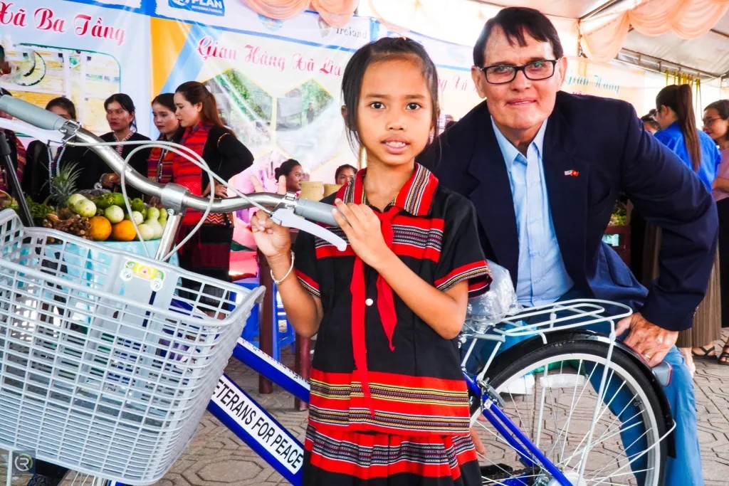 us veterans help children of quang tri to go to school