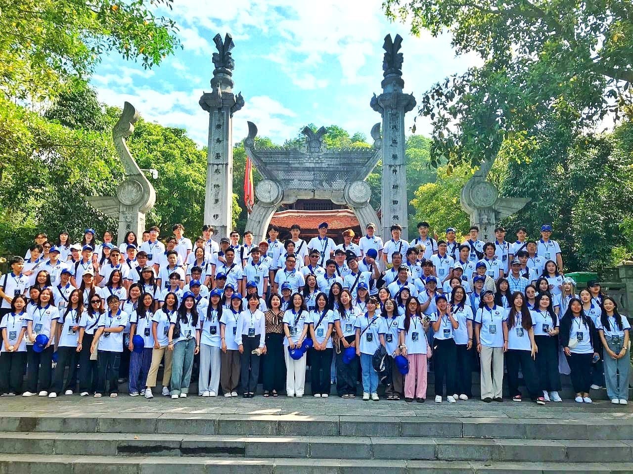 young overseas vietnamese starts summer camp commemorating hung kings