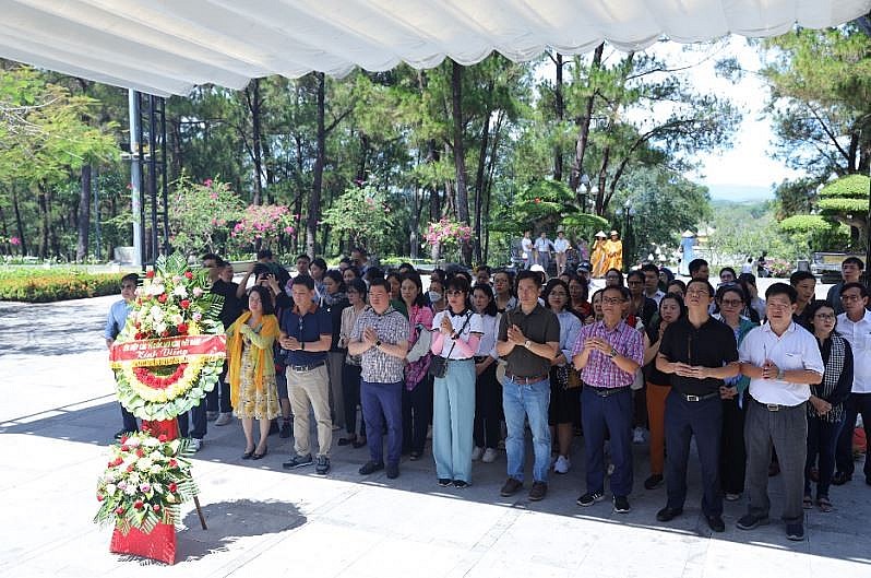 Viet Nam Union of Friendship Organizations Donates Houses to Policy Households in Quang Tri