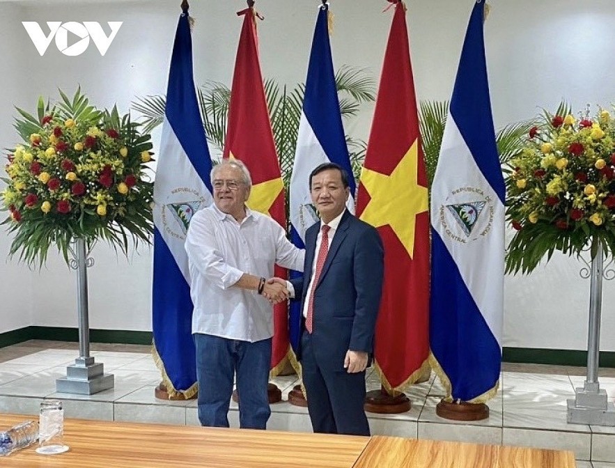 Nicaraguan President Daniel Ortega meets Nguyen Minh Tam, deputy head of the Party Central Committee Commission for Foreign Affairs of Vietnam, on the sidelines of the ceremony marking 45 years of the Sandinista National Liberation Front.